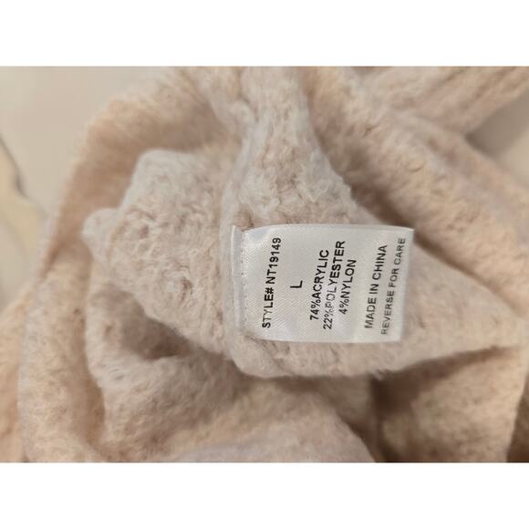 VICI beautiful cream vneck sweater size large, nwot - Picture 9 of 9